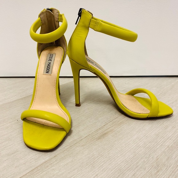 Yellow Steve Madden heels 💕 - Picture 1 of 3